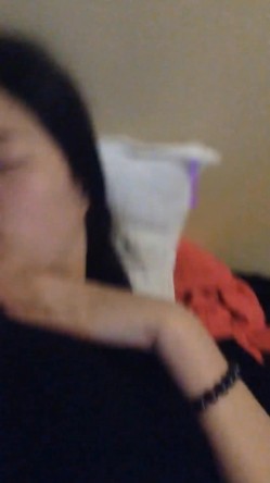 百度云流出有点像姐弟恋的漂亮美女与猥琐男友啪啪啪自拍屌吃的真温柔还有点不好意思了 截图2