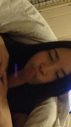 百度云流出有点像姐弟恋的漂亮美女与猥琐男友啪啪啪自拍屌吃的真温柔还有点不好意思了 截图12