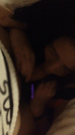 百度云流出有点像姐弟恋的漂亮美女与猥琐男友啪啪啪自拍屌吃的真温柔还有点不好意思了 截图14