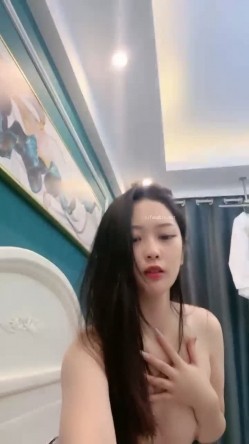 气质和颜值顶级，【明星级女神下海 小卓卓】，神似赵丽颖，白富美极品，美乳蜜臀，真是美啊 截图4