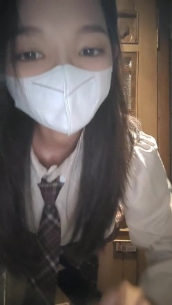 超顶级绿帽博主，【暖暖小淫妻】下，看老婆被各单男干，95年的，超级骚，还有3P 截图1