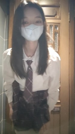 超顶级绿帽博主，【暖暖小淫妻】下，看老婆被各单男干，95年的，超级骚，还有3P 截图2
