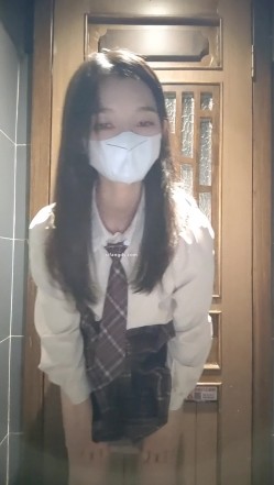 超顶级绿帽博主，【暖暖小淫妻】下，看老婆被各单男干，95年的，超级骚，还有3P 截图3