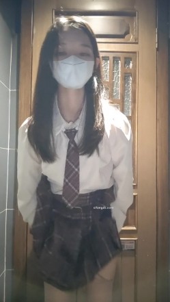 超顶级绿帽博主，【暖暖小淫妻】下，看老婆被各单男干，95年的，超级骚，还有3P 截图5