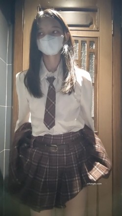 超顶级绿帽博主，【暖暖小淫妻】下，看老婆被各单男干，95年的，超级骚，还有3P 截图7