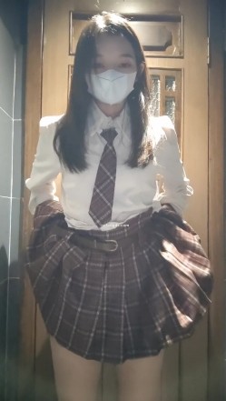 超顶级绿帽博主，【暖暖小淫妻】下，看老婆被各单男干，95年的，超级骚，还有3P 截图14