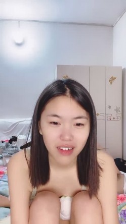 甜美乖巧美少女！居家男友操逼！苗条身材大长腿，小奶子一手抓，主动骑乘位套弄，从下往上视角 截图11