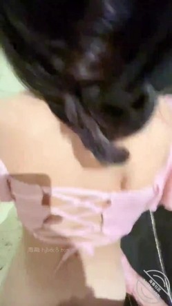 海角泡良大神『强上女房东』钻石收费帖合集，性感少妇房东两天操五次 不仅在摩天轮上操，连吃饭都要内射一发 截图8