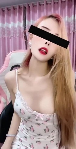 快手骚逼【郝乖乖】摆出各种姿势让你看个够，潮吹、叫床一样不落 截图1