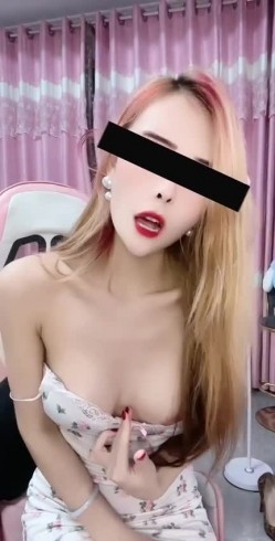快手骚逼【郝乖乖】摆出各种姿势让你看个够，潮吹、叫床一样不落 截图2