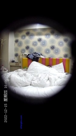 新鲜出炉安防酒店偷拍 ️小哥工作一半拉起女友干一炮 截图8