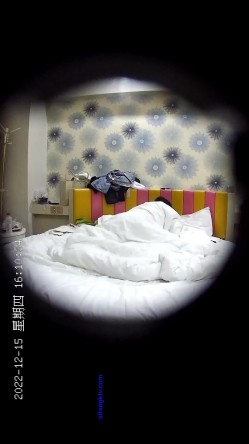 新鲜出炉安防酒店偷拍 ️小哥工作一半拉起女友干一炮 截图10