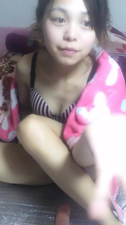 很是风骚美少妇没有男人买个炮机 自动插穴自慰 不停捂嘴享受很是淫荡 截图2