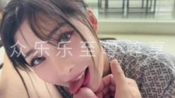 专攻高颜值网红台湾泡良大神「郑原创」FO私拍，高人气颜值网红，忘我吃鸡鸡吃了一半，要求要接吻，骚到融化！ 截图15