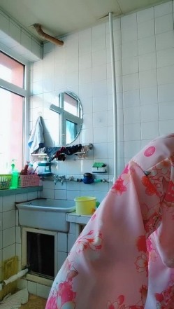 熟女--极品人妻艳艳 ：逼里塞跳蛋做家务活，一直震动，淫穴一直流骚水，好难受好痒！ 截图2