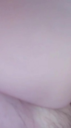 快乐熟女  居家淫乱的生活  戴套上阵安全第一，服务相当到位，吹硬舔爽在做爱 截图10