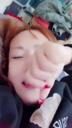 快乐熟女  居家淫乱的生活  戴套上阵安全第一，服务相当到位，吹硬舔爽在做爱 截图16