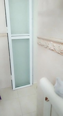 迷人的嫂子露脸乳晕和奶头都很大性欲旺盛，躺着被大哥玩逼口交舔蛋真爽，多地位场地爆草抽插叫声骚，把自己搞喷了 截图16