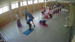舞蹈班《监控破解》偷拍多位美女学员后台换衣服 截图15