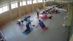 舞蹈班《监控破解》偷拍多位美女学员后台换衣服 截图16