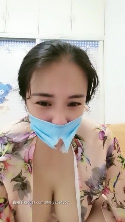 巨乳骚妇的诱惑，一个人跳弹自慰骚逼，不断摩擦阴蒂高潮喷水，大奶子自己揉捏不断变换形状非常诱人不要错过 截图3