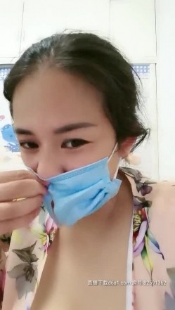巨乳骚妇的诱惑，一个人跳弹自慰骚逼，不断摩擦阴蒂高潮喷水，大奶子自己揉捏不断变换形状非常诱人不要错过 截图6