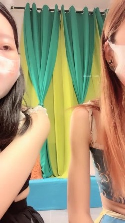 长腿女神来袭！两个艺校学舞蹈大长腿女神组队下海，国风舞姿，舍不得快进，黄播平台竟看到这么专业的舞蹈，专业的骚起来没谁了 截图13