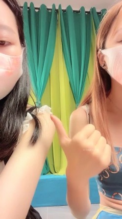 长腿女神来袭！两个艺校学舞蹈大长腿女神组队下海，国风舞姿，舍不得快进，黄播平台竟看到这么专业的舞蹈，专业的骚起来没谁了 截图14