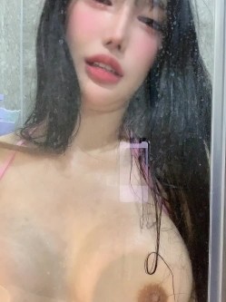 强烈推荐！大奶肥臀S曲线，顶级模特【yunjini】订阅OF福利，脸逼同框道具紫薇，各种淫荡高潮脸 截图14