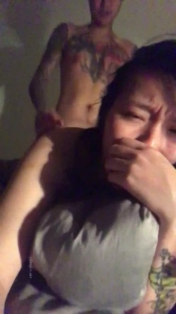 纹身哥出租房狂插有点受虐倾向喜欢挨鞭子 更喜欢喷水的小女友 完美露脸 截图10