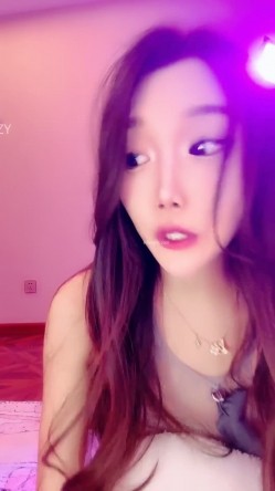 ️神级女神【董小姐】高端女神！模特身材~裸舞~道具自慰~白浆直流！ 截图13