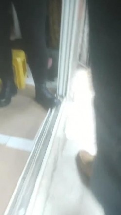 横扫街头炮王佳作，完整版未流出，【老王探花】，足浴店天天逛，穿梭花丛中肆意调戏，总有骚货可以操 截图1