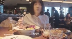 超级敏感母狗体质一摸就喷的性瘾女摄影师「奶酪」男友肛交母狗女友，母狗为男友毒龙舔肛，OL秘书装强行插入巨乳反差母狗 截图5