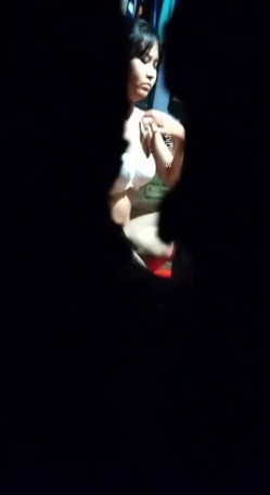 【洗澡更衣偷拍】 多场景冒死偷拍美女学生妹洗澡换衣服 截图3