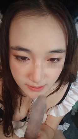顶级尤物巨乳反差婊，雪白美乳，清纯颜值，多汁美鲍鱼，吃鸡骑乘后入各种啪啪！ 截图5