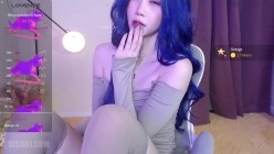 【Stripchat】性感高冷反差少妇小妈感女主播「VIVI」齐逼小短裙衬托超顶身材，害羞自慰爱液外喷 截图12