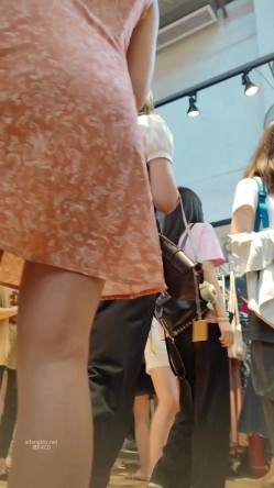 精品推荐 步行街拍抄底大神『KXCD』系列合集第10季20V 专挑年轻好看质量高的小姐姐 截图1