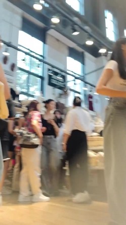 精品推荐 步行街拍抄底大神『KXCD』系列合集第10季20V 专挑年轻好看质量高的小姐姐 截图15