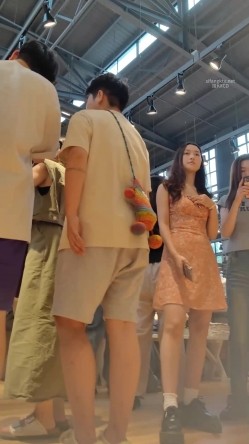 精品推荐 步行街拍抄底大神『KXCD』系列合集第10季20V 专挑年轻好看质量高的小姐姐 截图16