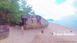换妻大神，【爱玩夫妻】，包头人妻户外性爱，海边沙滩野战，人妻需要这种刺激才能高潮 截图1