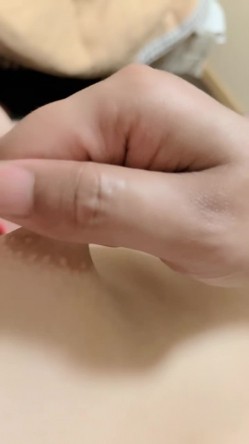 【黛西老师】，真实偷拍高端SPA按摩，28岁小姐姐身材棒，挑逗小哥性欲旺盛，口交抠逼超淫荡 截图7