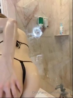 【极品巨乳来袭】香港巨乳网红美女米布儿大尺度魅惑私拍流出 爆乳翘挺 揉乳玩穴超诱惑 截图6