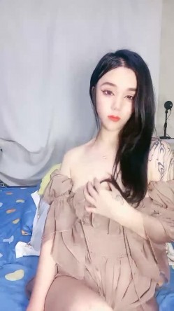 新人！正宗网红脸 ️【无敌雅】性感黑丝~道具自慰等着大哥过来把操大秀 ️超级骚~超跑加V可空降哟！！ 截图1