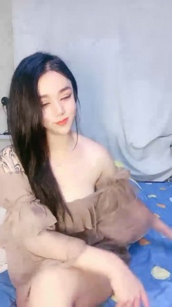 新人！正宗网红脸 ️【无敌雅】性感黑丝~道具自慰等着大哥过来把操大秀 ️超级骚~超跑加V可空降哟！！ 截图4