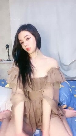 新人！正宗网红脸 ️【无敌雅】性感黑丝~道具自慰等着大哥过来把操大秀 ️超级骚~超跑加V可空降哟！！ 截图5
