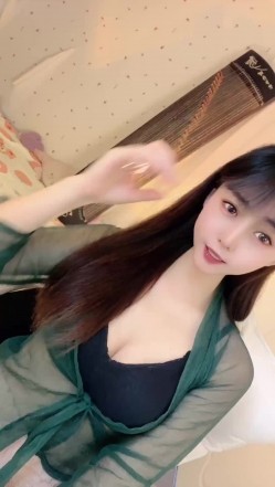 超级大美女，艺校古筝女孩，【朵儿】，气质爆棚，蝴蝶逼爱好者的福音，粉木耳湿漉漉，脸蛋美奶子大，十分好评必看! 截图3