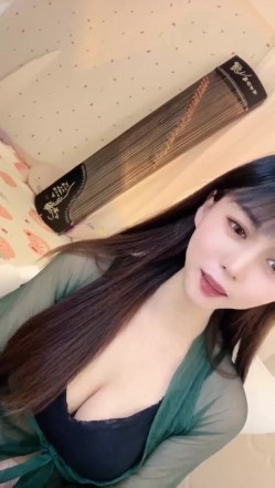 超级大美女，艺校古筝女孩，【朵儿】，气质爆棚，蝴蝶逼爱好者的福音，粉木耳湿漉漉，脸蛋美奶子大，十分好评必看! 截图7