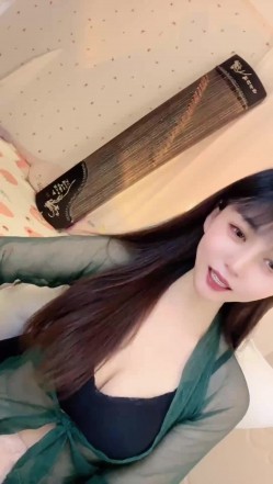 超级大美女，艺校古筝女孩，【朵儿】，气质爆棚，蝴蝶逼爱好者的福音，粉木耳湿漉漉，脸蛋美奶子大，十分好评必看! 截图9