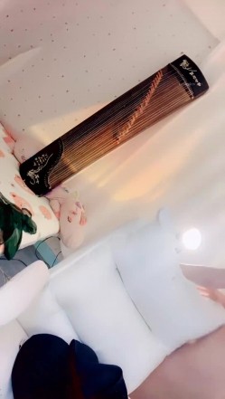 超级大美女，艺校古筝女孩，【朵儿】，气质爆棚，蝴蝶逼爱好者的福音，粉木耳湿漉漉，脸蛋美奶子大，十分好评必看! 截图11