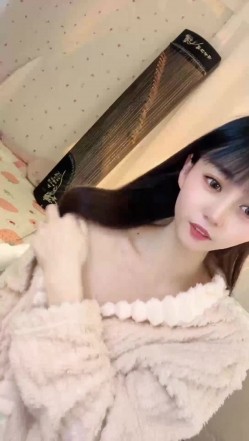 超级大美女，艺校古筝女孩，【朵儿】，气质爆棚，蝴蝶逼爱好者的福音，粉木耳湿漉漉，脸蛋美奶子大，十分好评必看! 截图16